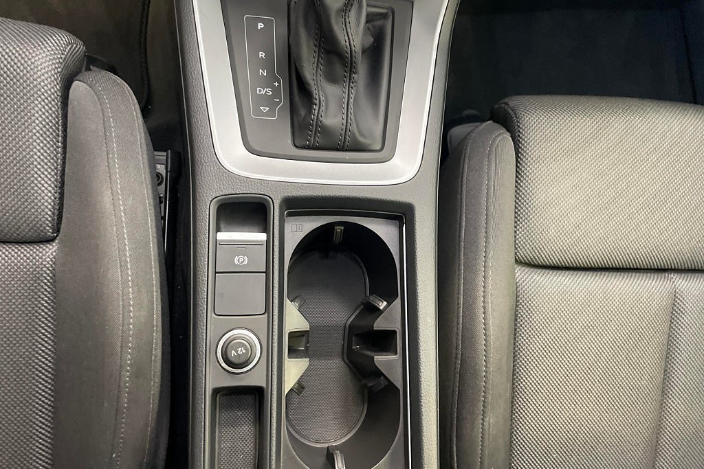 Vehicle Image 25