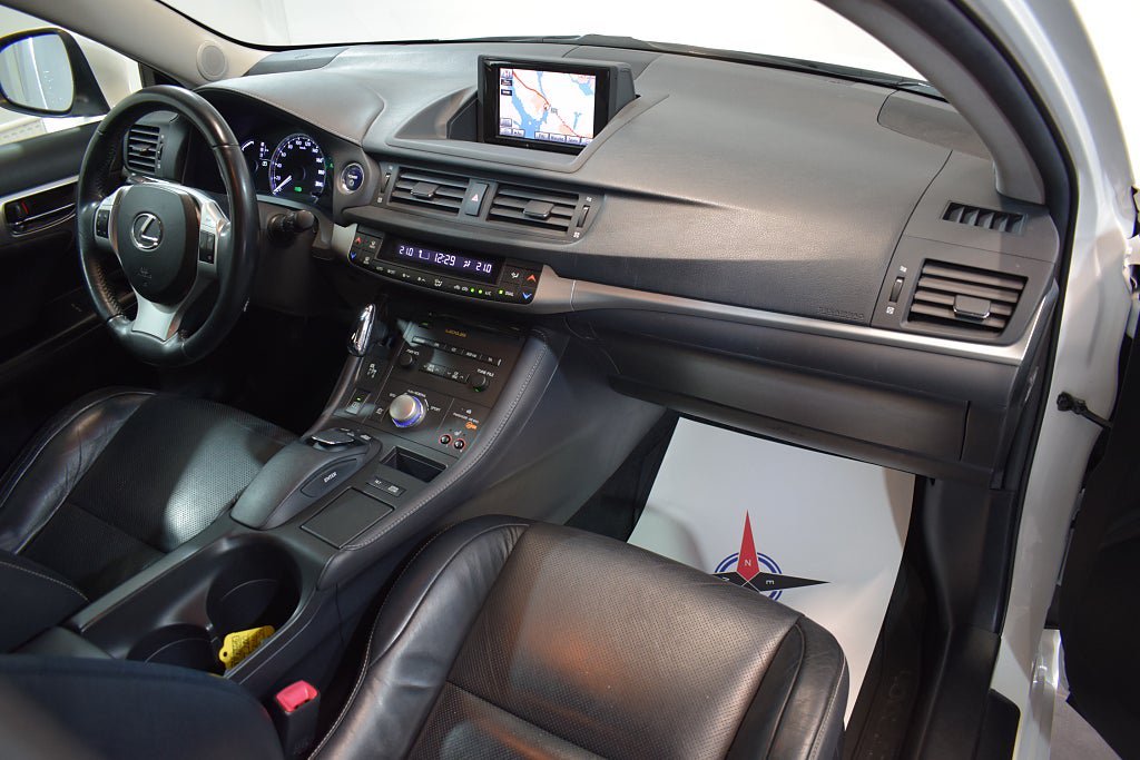 Vehicle Image 8