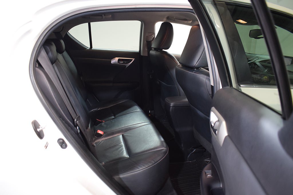 Vehicle Image 11