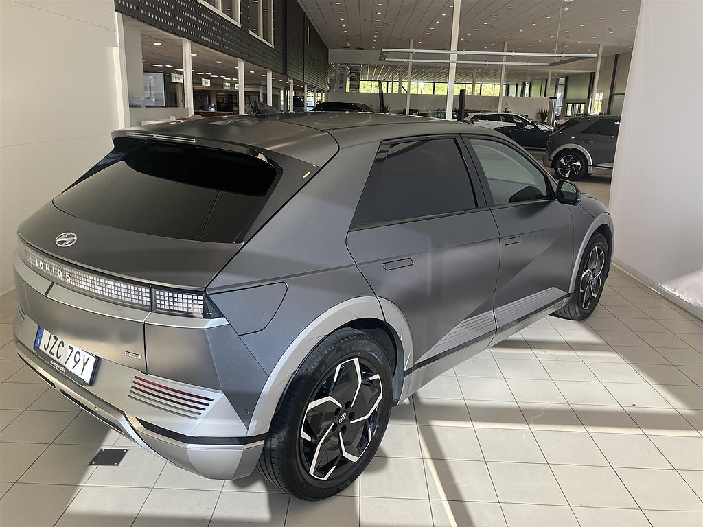 Vehicle Image 4