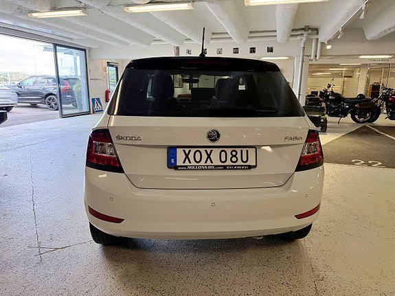 Vehicle Image 8