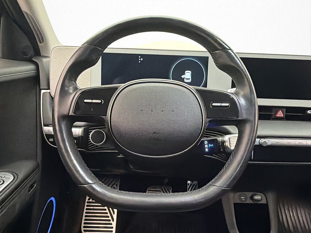 Vehicle Image 16