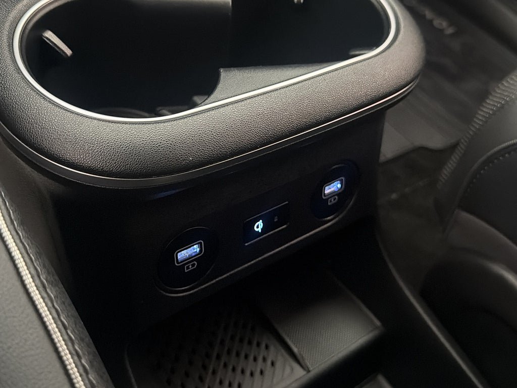 Vehicle Image 25