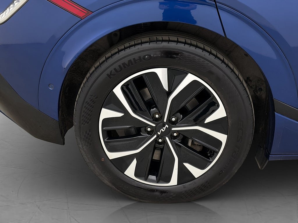 Vehicle Image 35