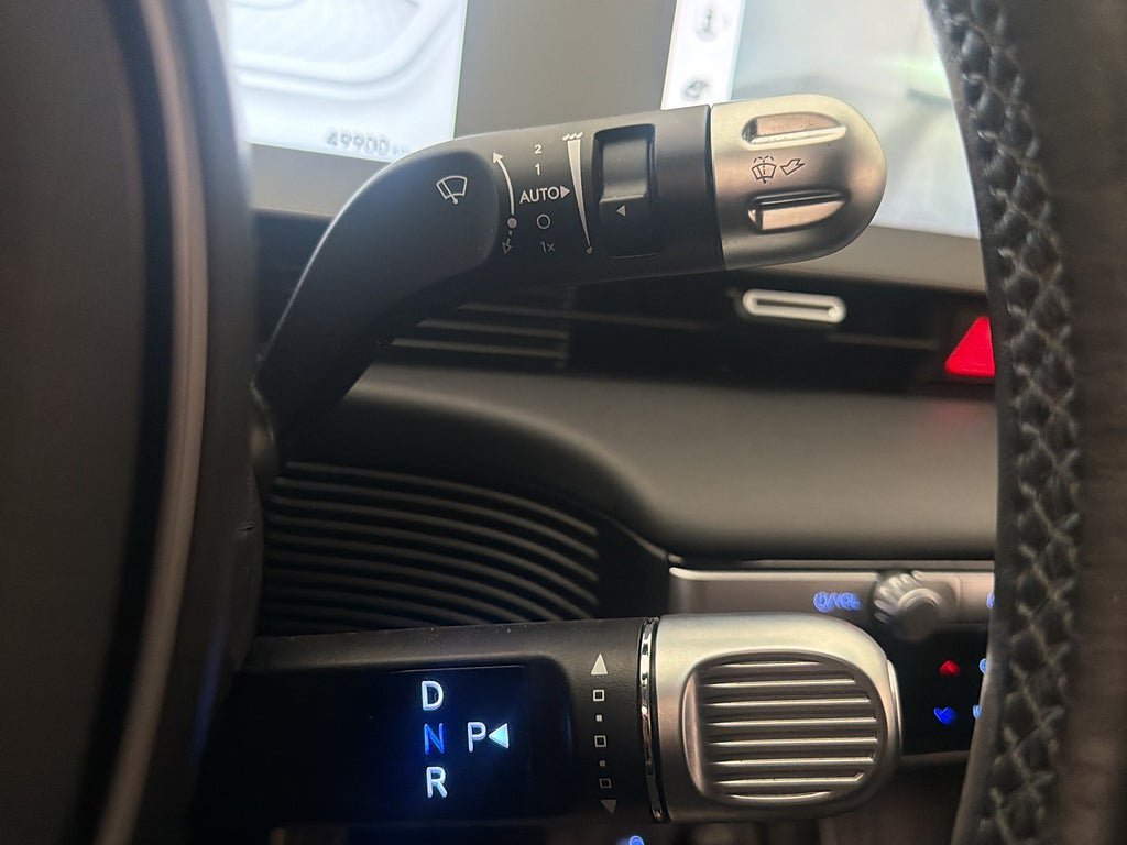 Vehicle Image 32