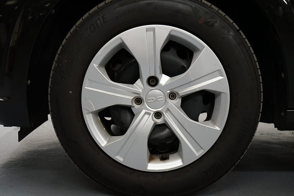 Vehicle Image 12