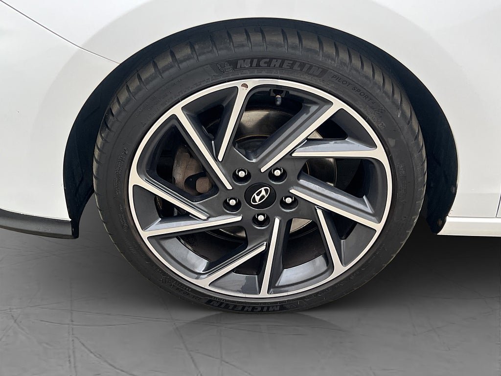 Vehicle Image 30