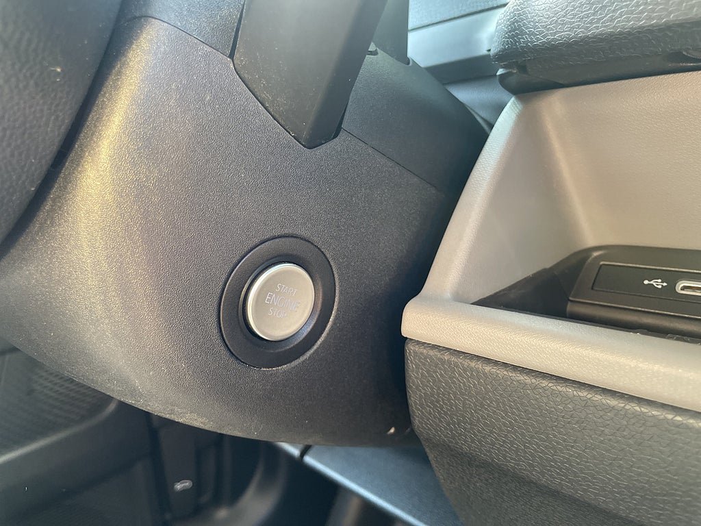 Vehicle Image 25