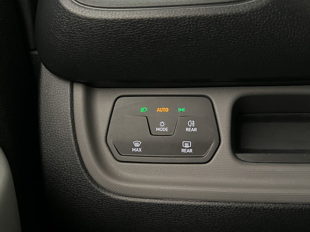 Vehicle Image 23