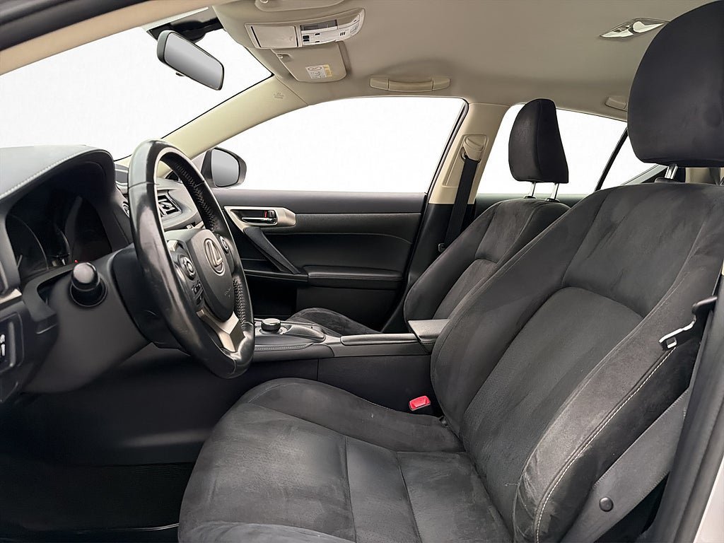 Vehicle Image 10