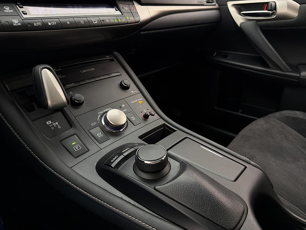 Vehicle Image 21
