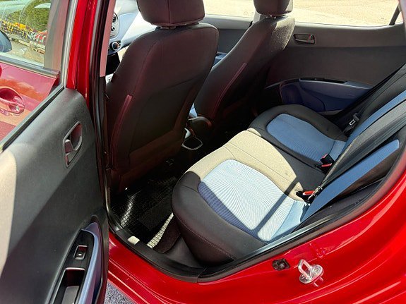 Vehicle Image 11