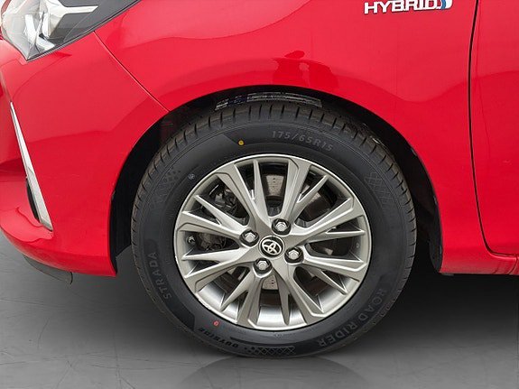 Vehicle Image 25