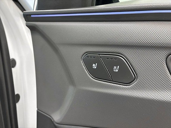 Vehicle Image 29
