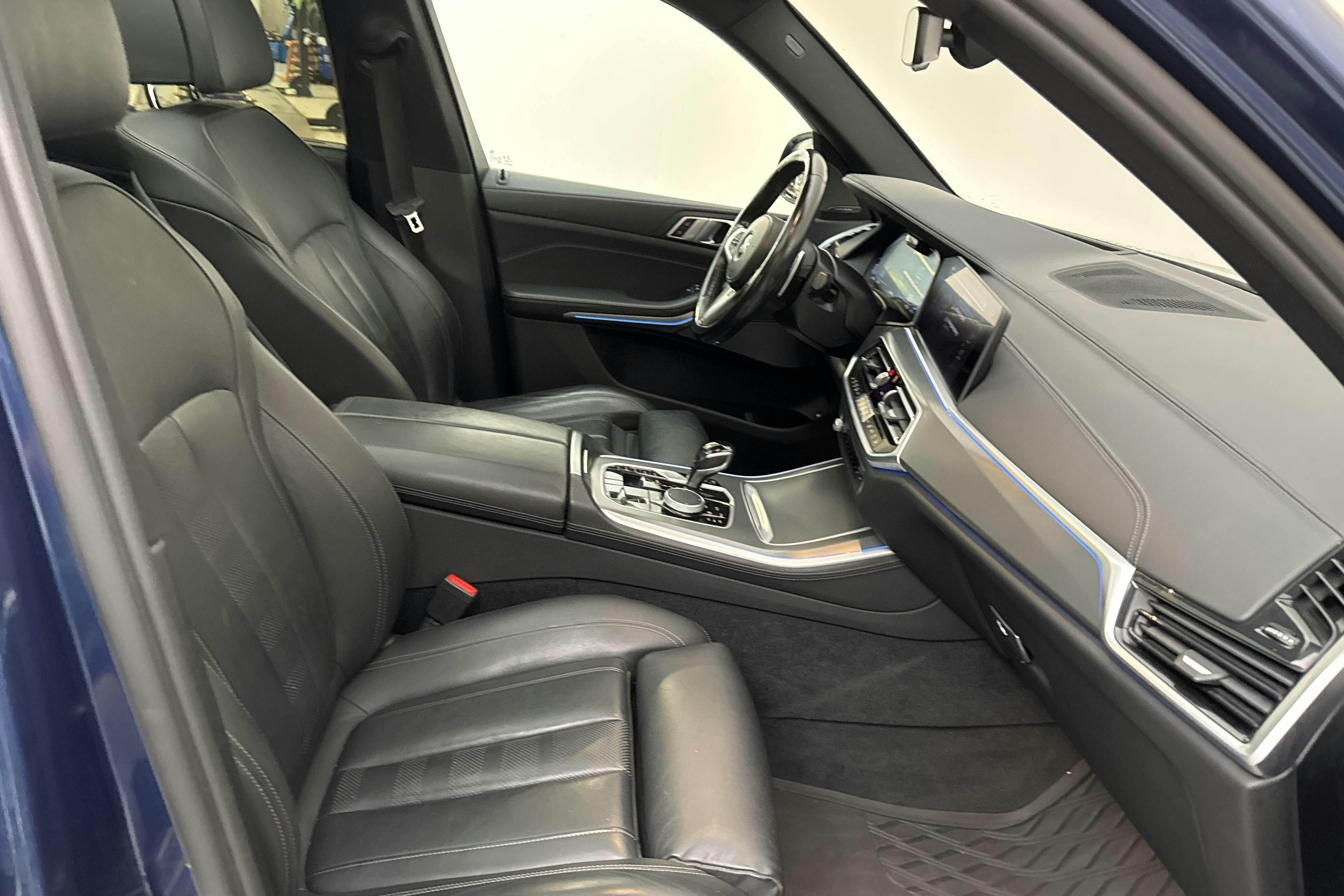 Vehicle Image 7