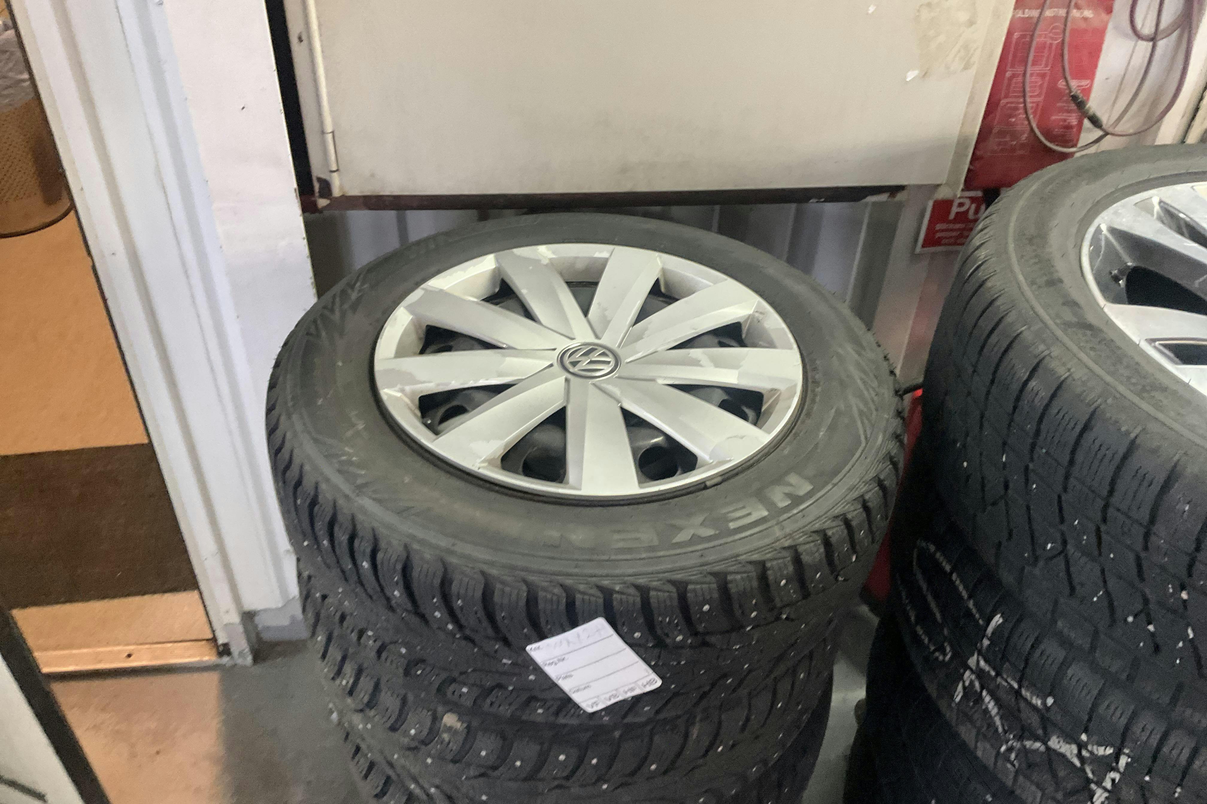 Vehicle Image 12