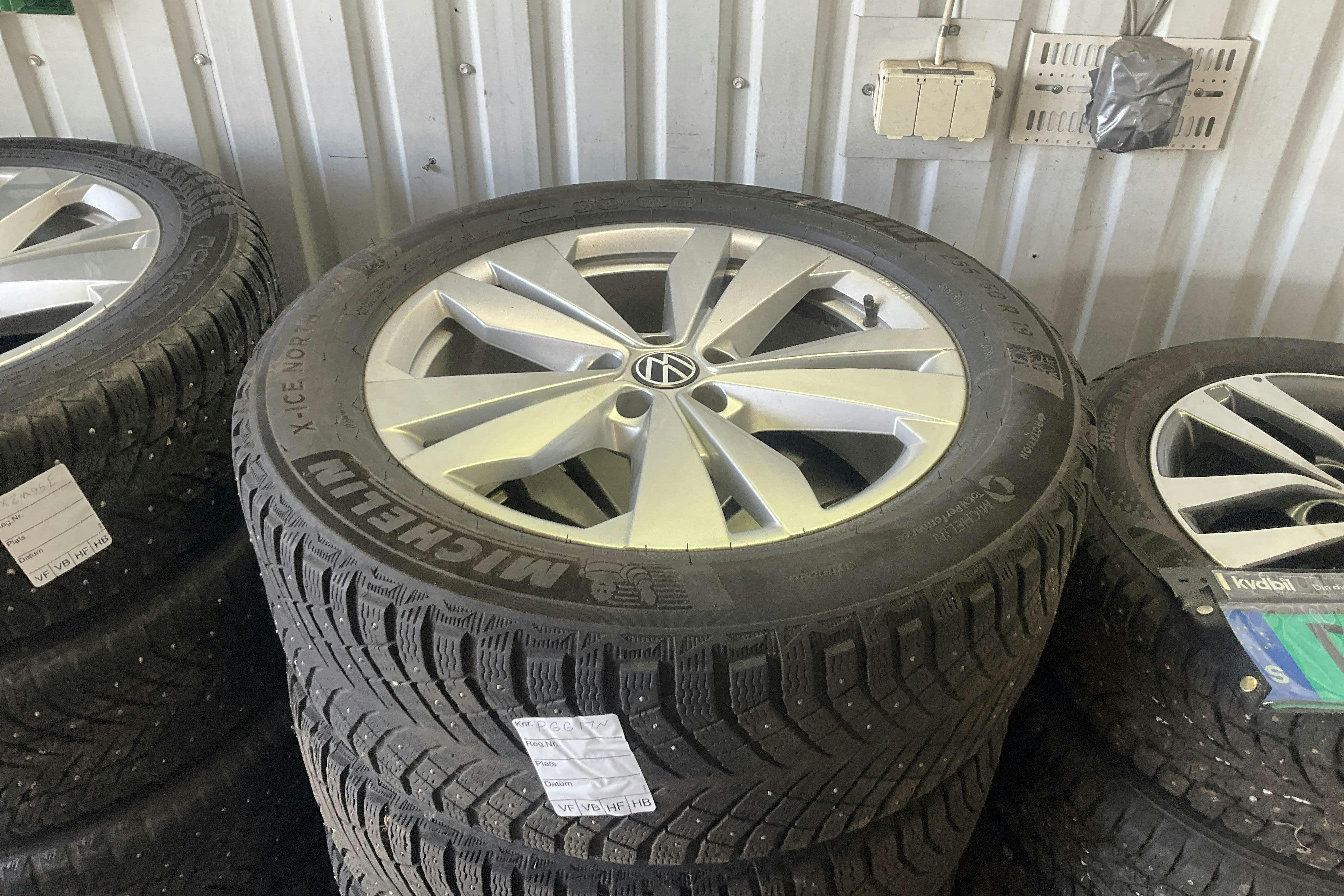 Vehicle Image 16