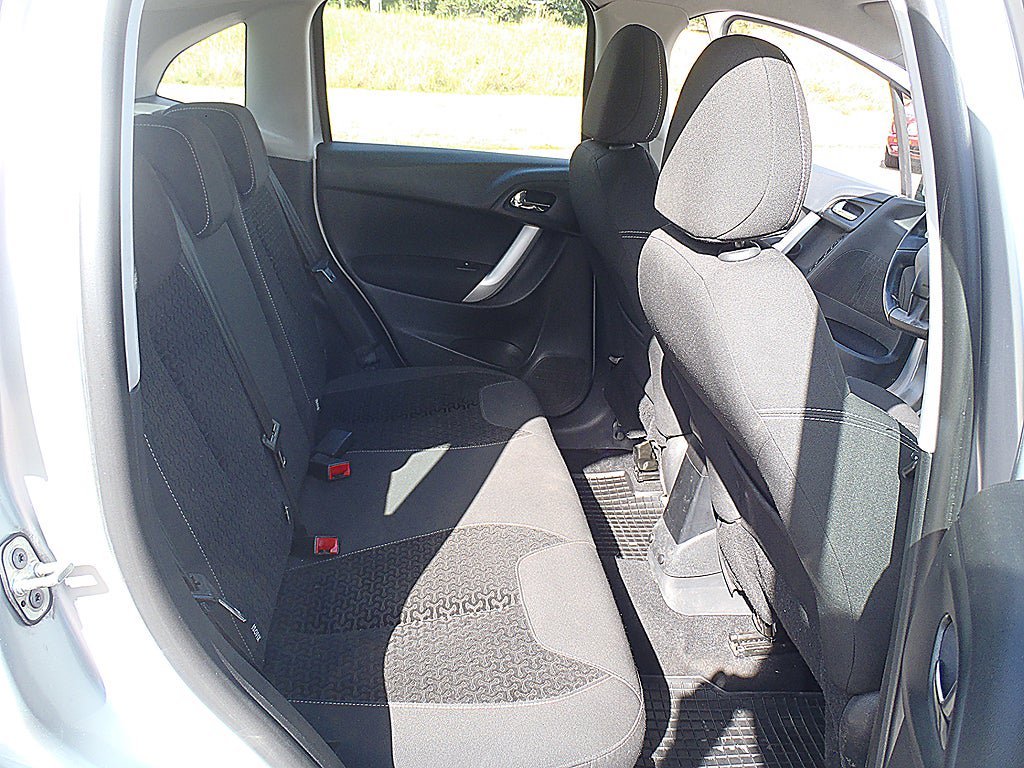 Vehicle Image 10