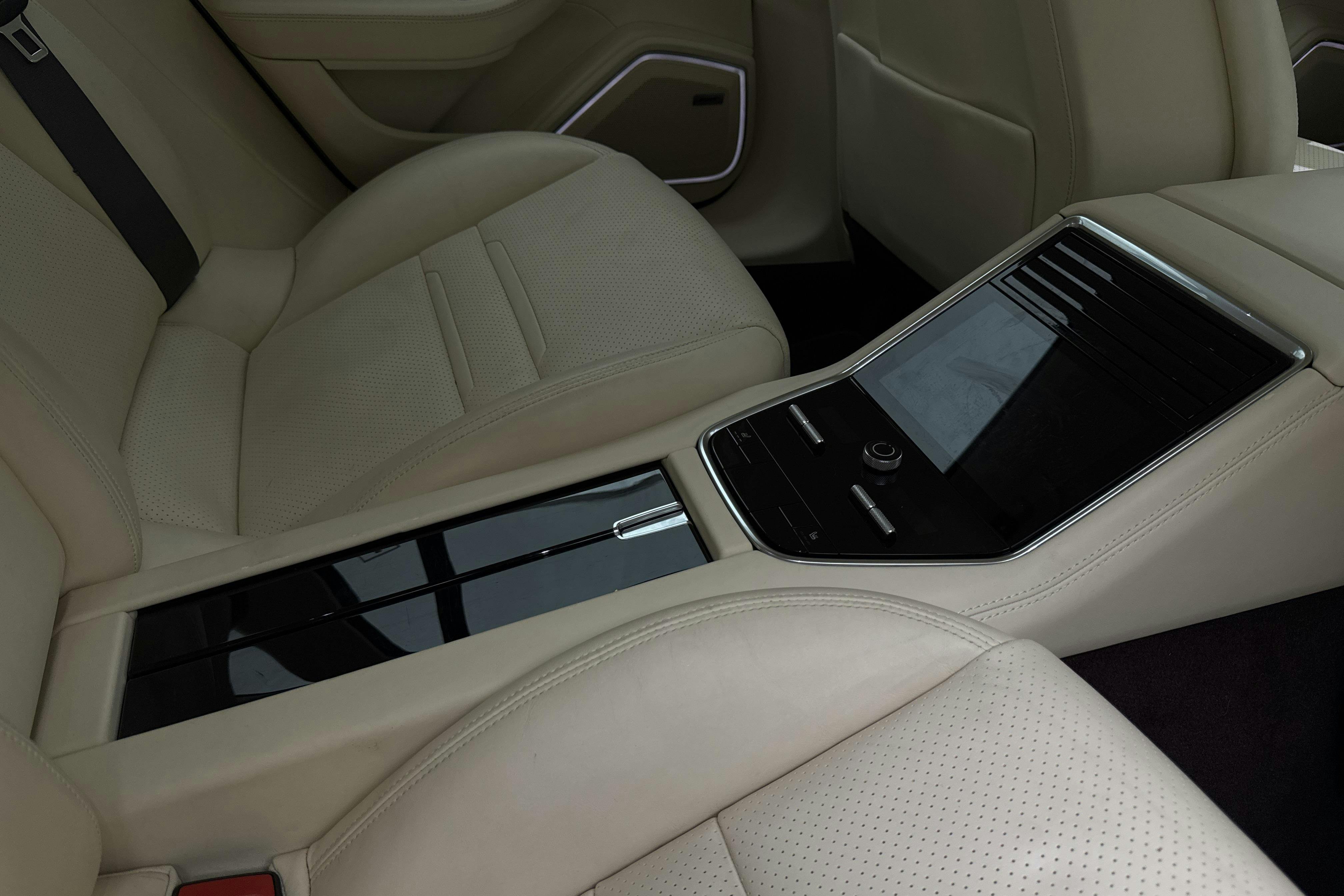 Vehicle Image 14