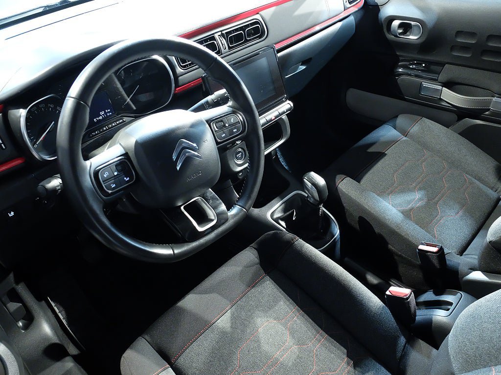 Vehicle Image 9