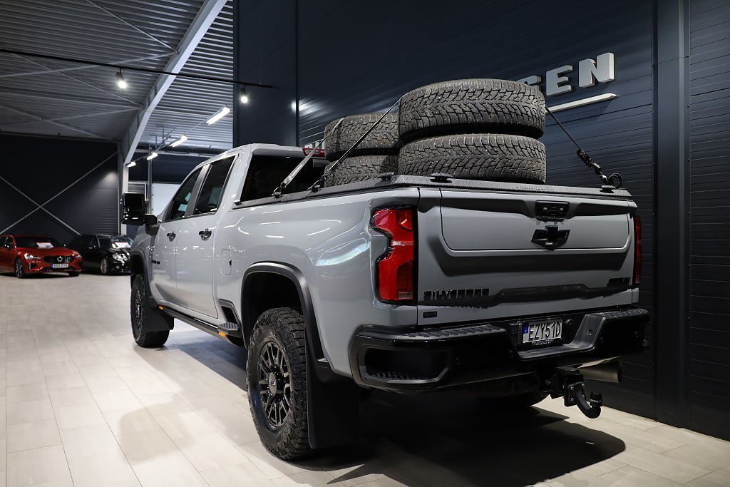 Vehicle Image 4
