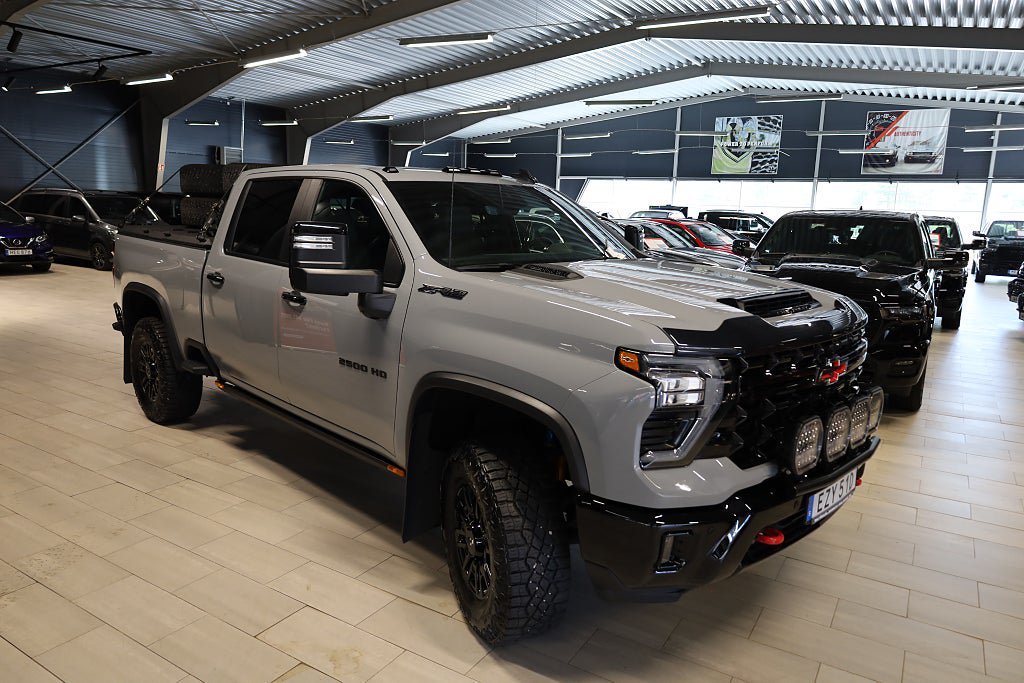Vehicle Image 6