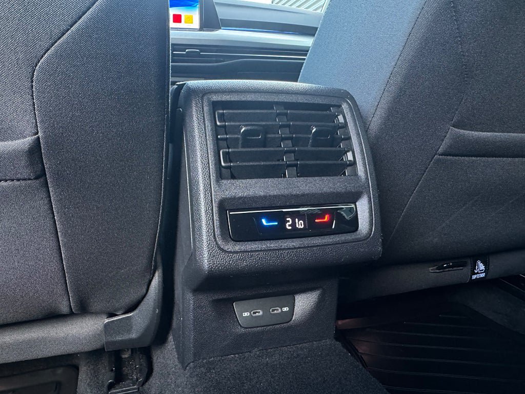 Vehicle Image 24