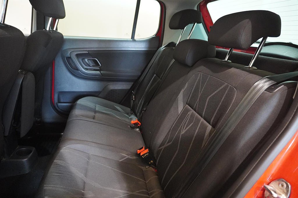 Vehicle Image 8