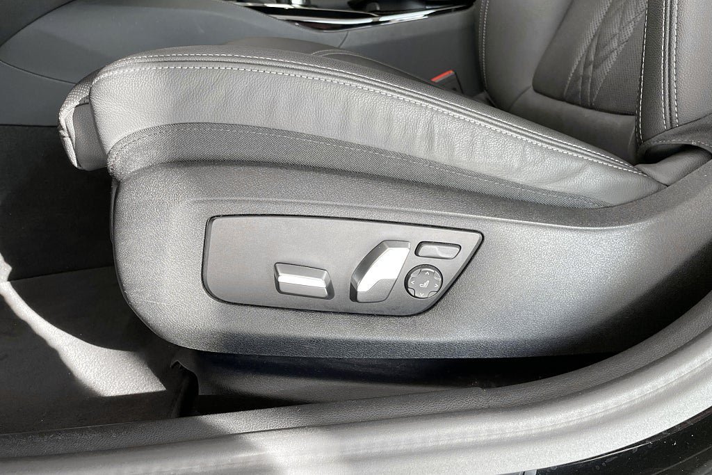 Vehicle Image 25