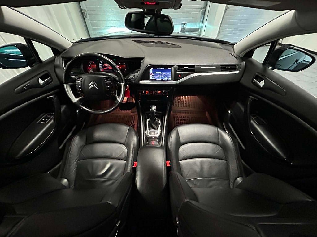 Vehicle Image 10
