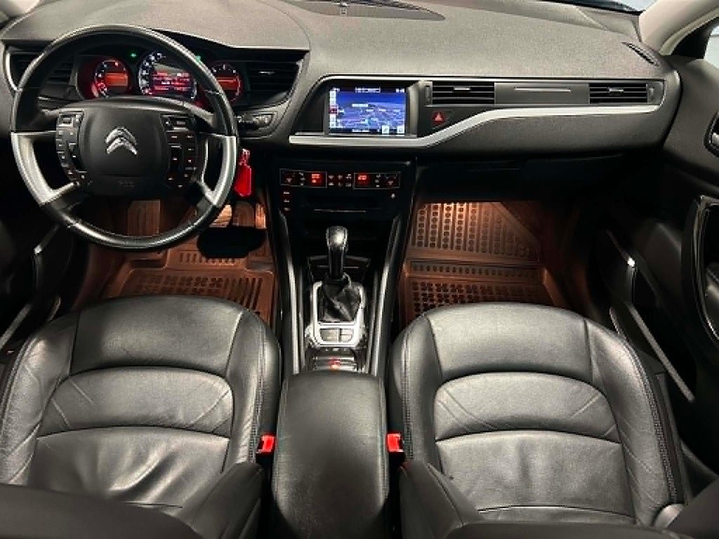 Vehicle Image 11