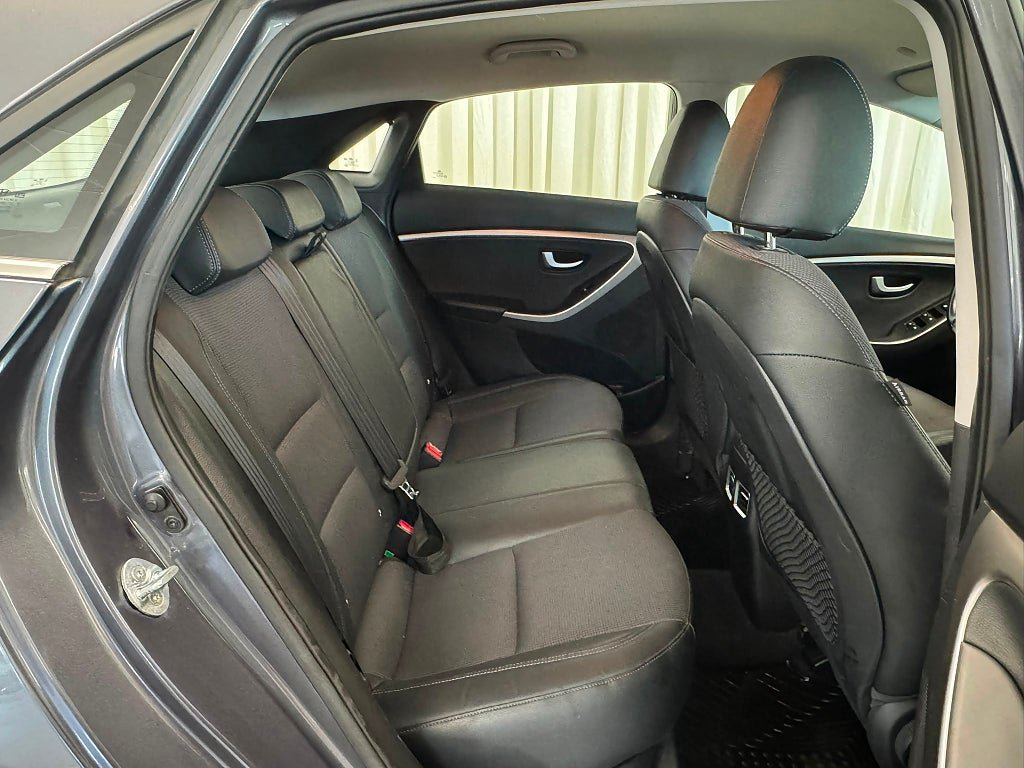 Vehicle Image 30