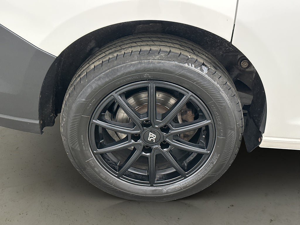 Vehicle Image 28
