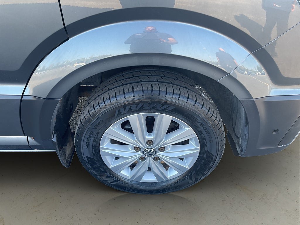 Vehicle Image 32