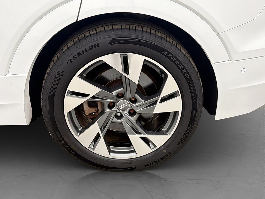 Vehicle Image 30