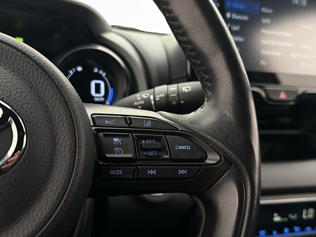 Vehicle Image 16