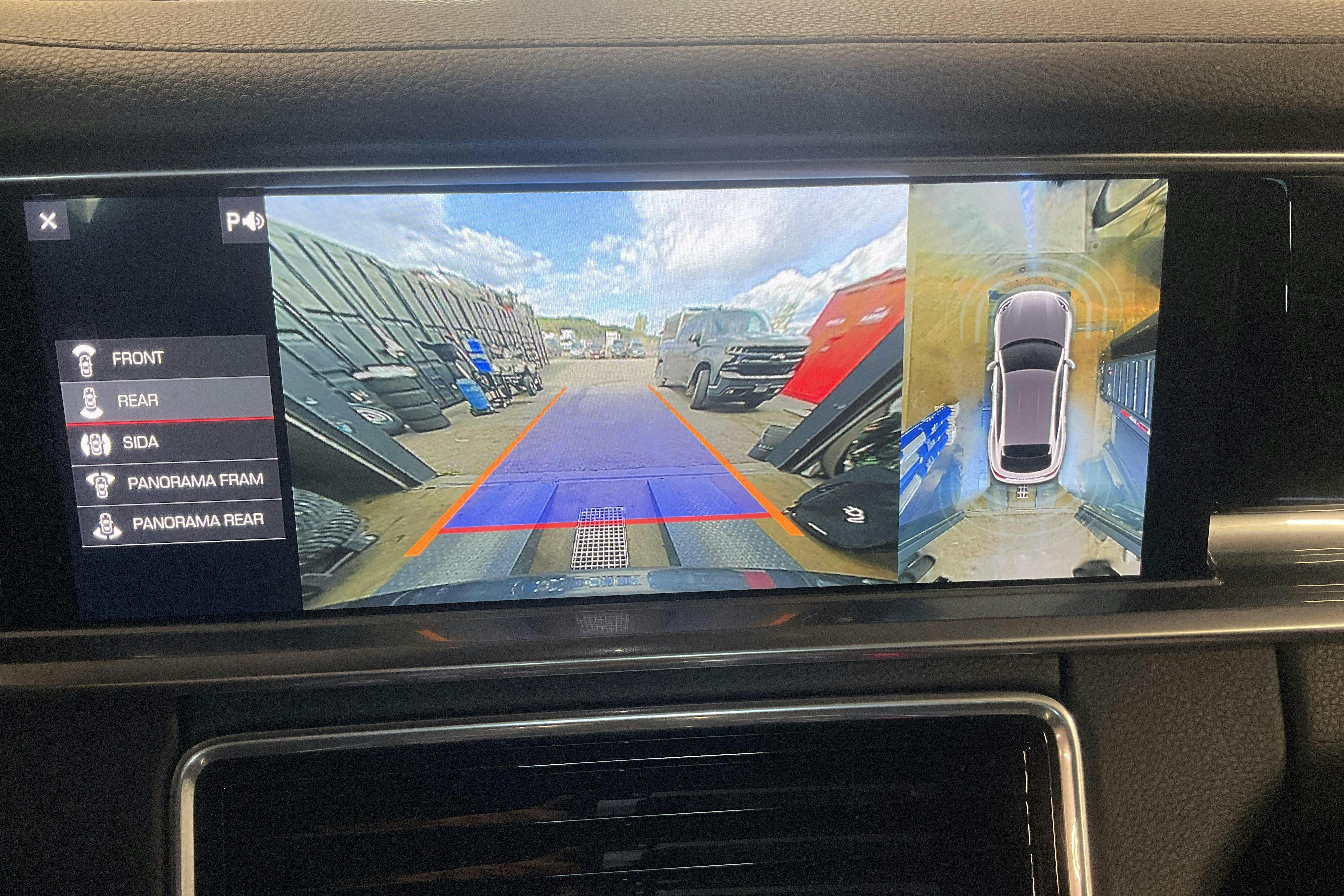 Vehicle Image 12