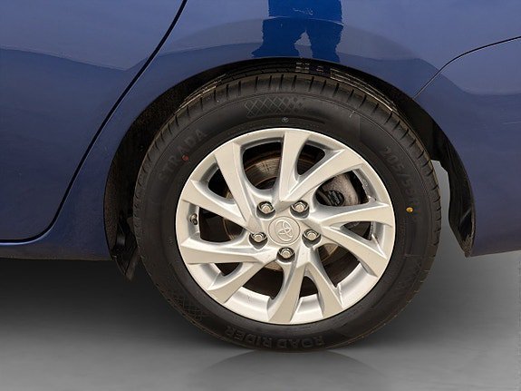 Vehicle Image 25