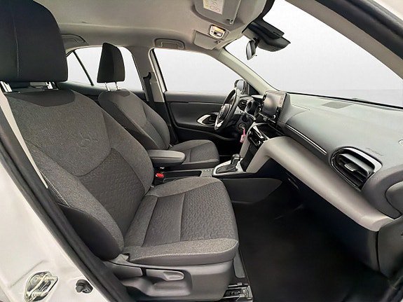 Vehicle Image 25