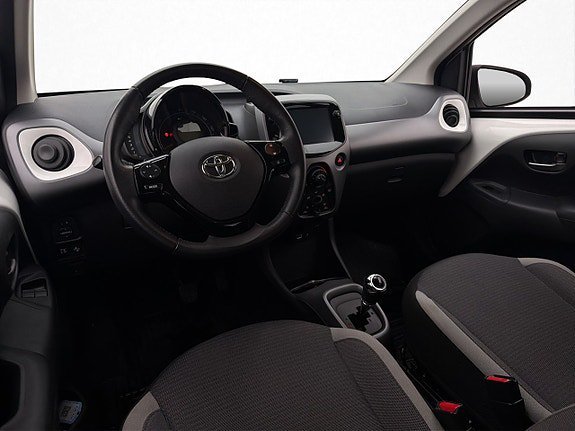 Vehicle Image 12