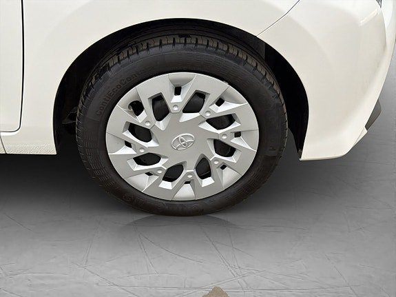 Vehicle Image 25