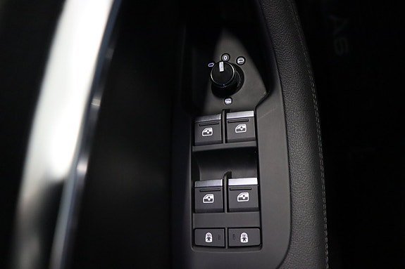 Vehicle Image 29