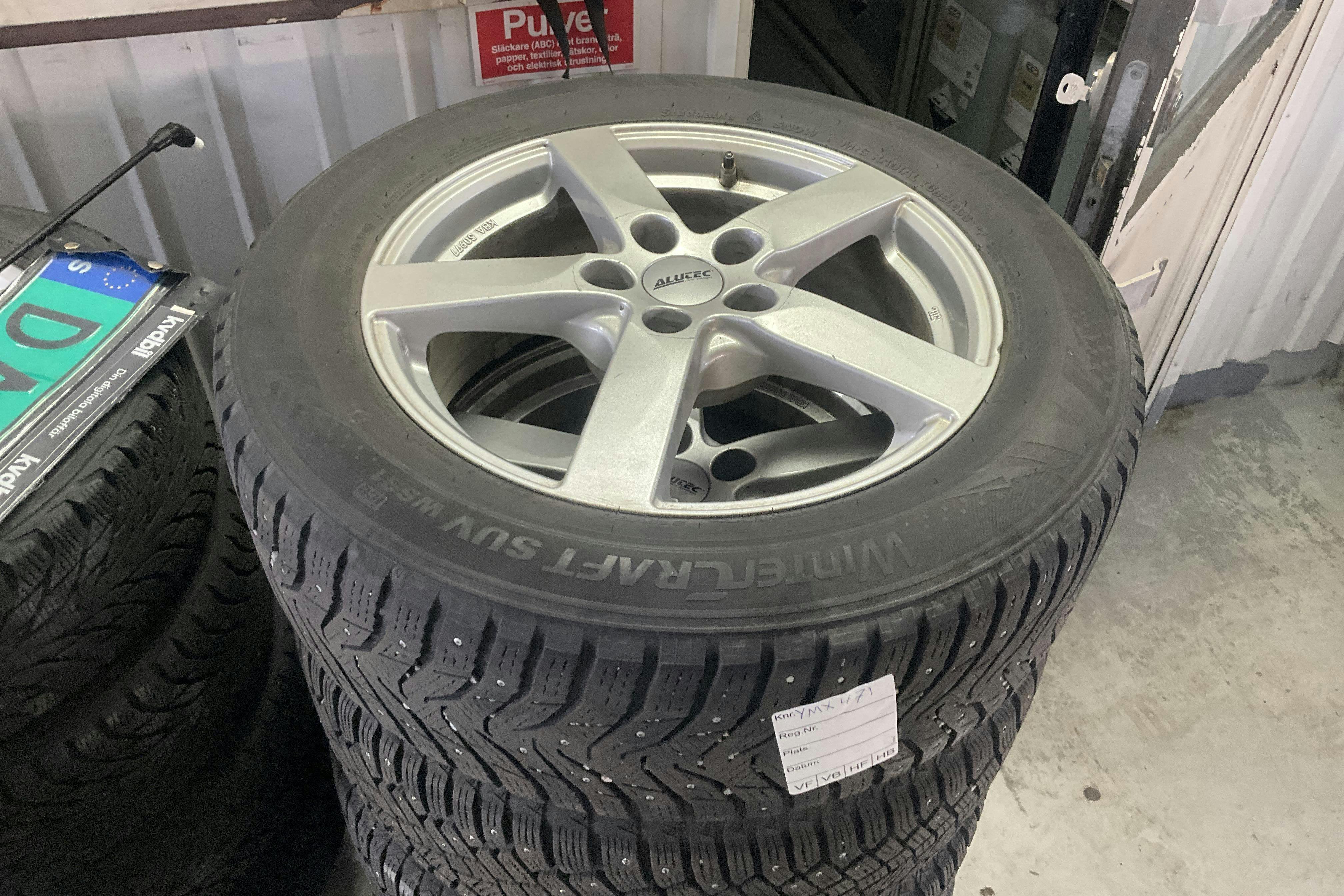 Vehicle Image 11