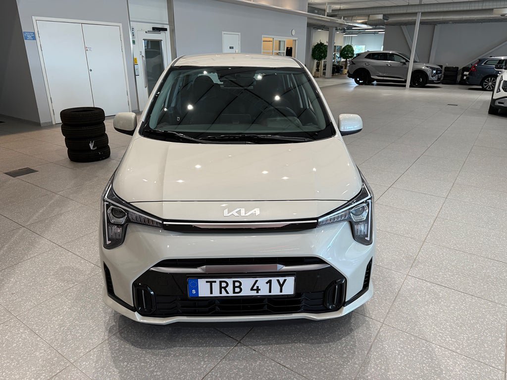 Vehicle Image 9