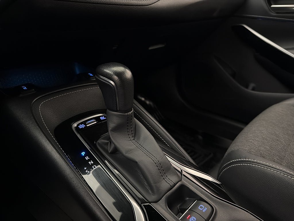 Vehicle Image 25