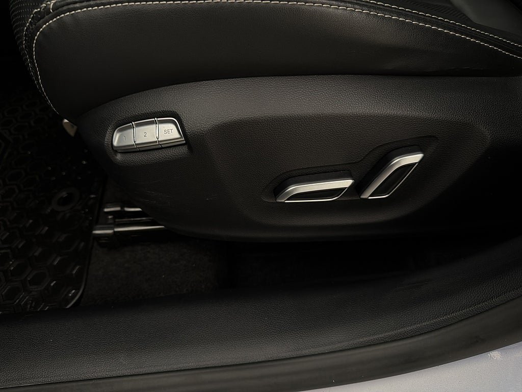 Vehicle Image 24