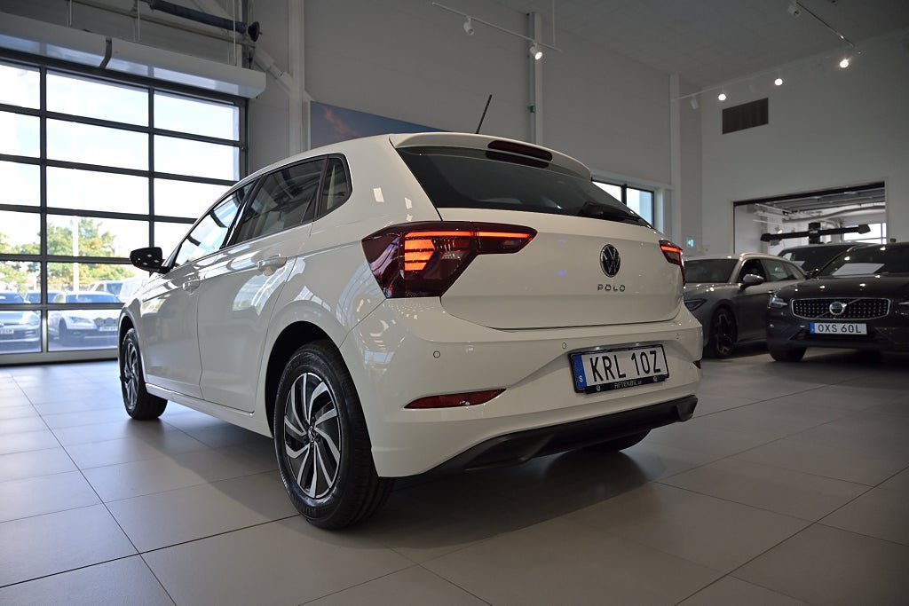 Vehicle Image 8