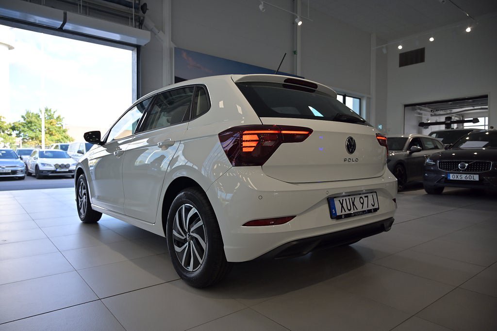 Vehicle Image 8