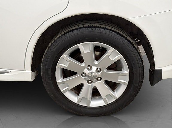Vehicle Image 25