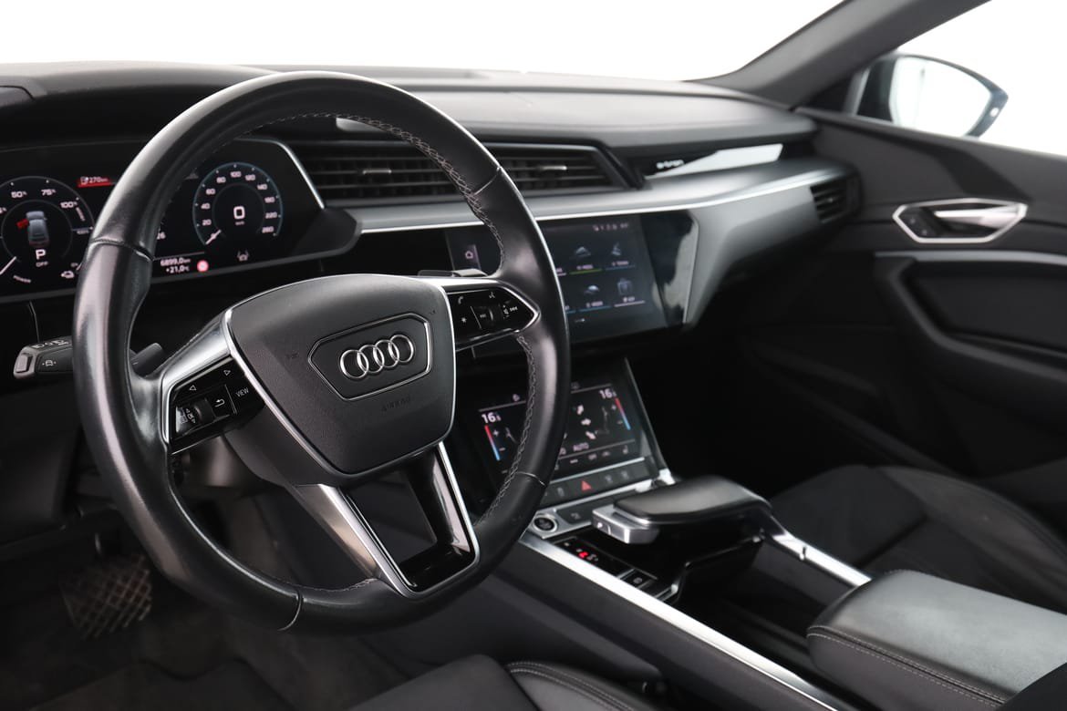 Vehicle Image 12